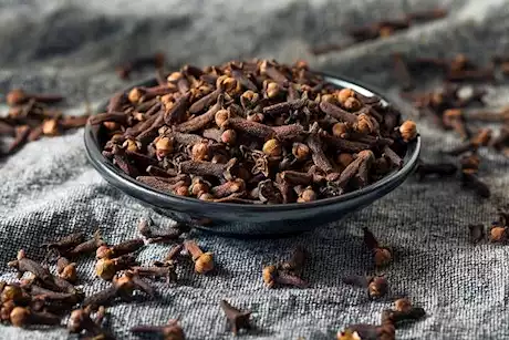 القرنفل.. تناوله قبل النوم يوميًا يخلصك من مشاكلك الصحية 