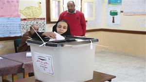 الناخبون يتوافدون على اللجان الانتخابية في آخر أيام الانتخابات الرئاسية بالأقصر