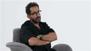 "أخذ اسمي"...أحمد حلمي يروي قصة تبادل اسمه مع شقيقه الراحل