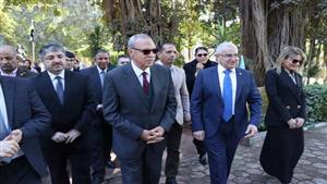 صور.. محافظ القليوبية وسفير أذربيجان يضعان إكليل الزهور على تمثال الزعيم حيدر علييف في القناطر