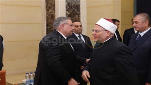 المفتي وشخصيات عامة في عزاء حرم محافظ البحر الأحمر