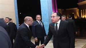 رئيس الوزراء وعدد من المسئولين في عزاء حرم محافظ البحر الأحمر -(صور)