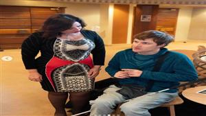 فاقد البصر.. إلهام شاهين تنشر صورا مع بطل فيلم "lou" من ذوي الهمم