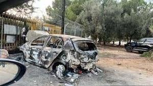 مستوطنون يشعلون النار في مركبات بالضفة الغربية ويحاولون إحراق منازل برام الله