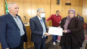 محافظ المنيا ورئيس إذاعة شمال الصعيد يكرمان الفائزين في المسابقة الدينية