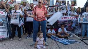 عائلات الأسرى الإسرائيليين يقاطعون كلمة نتنياهو أمام الكنيست