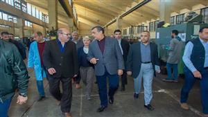 خلال جوله مفأجئة.. وزير الإنتاج الحربى: لا مجال للتهاون مع أى تقاعس داخل شركات الوزارة