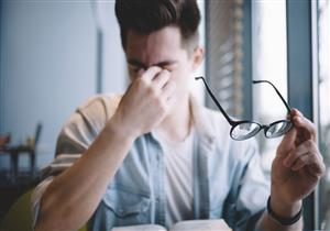 طبيبة عيون تدحض خرافات شائعة عن ضعف النظر