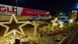 "أشجار الكريسماس في كل حتة".. شوارع الأقصر تتزين لاستقبال العام الجديد- صور