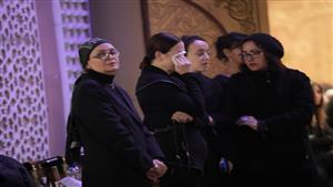 بالصور.. انهيار ريهام عبدالغفور في عزاء والدها