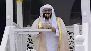 خطيب المسجد الحرام يحذر من اعتياد الذنوب والسيئات: أمارة الخذلان والبُعد من الرحمن 