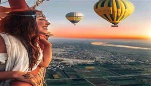  422 سائحًا يشاهدون آثار الأقصر من السماء 