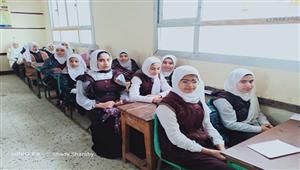 بالصور- انتظام 244 ألف طالب في أول يوم دراسي بكفر الشيخ