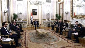 رئيس الوزراء يتفقَّد المراحل السكنية الأولى بمشروع "صن كابيتال" (صور)