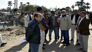 صور.. محافظ الأقصر يوجه بتوفير سيارة خدمات الشهر العقاري في البياضية 