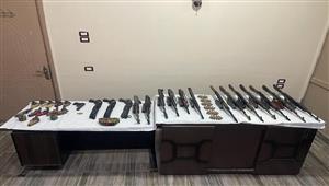  بينهم 13 بندقية آلية.. ضبط 20 متهمًا بحوزتهم 28 سلاح ناري ومخدرات في أسيوط