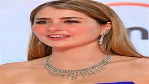 تعليق غريب.. شقيق ياسمين عبد العزيز ينشر صورة لـ عائشة بن أحمد 