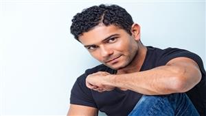 رفقة زوجته.. آسر ياسين ينشر صورًا من العرض الخاص لفيلم "ولاد رزق 3"