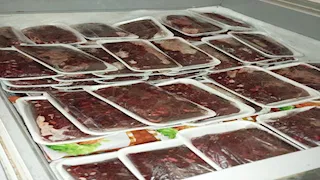 "لحوم مجهولة" في الخانكة.. ضبط 364 كجم كبدة ومجمدات