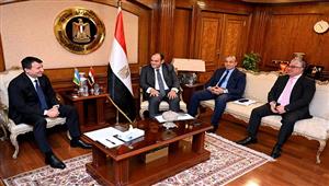 وزير التجارة يبحث تعزيز التعاون الصناعي مع نائب رئيس وزراء أوزبكستان