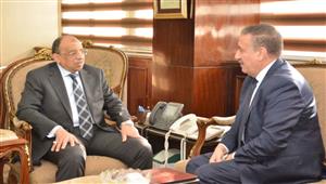 وزير التنمية المحلية ومحافظ المنوفية يشهدان اصطفاف المعدات الجديدة لدعم منظومة المخلفات