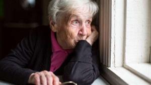  رائحة غريبة وغثيان.. عجوز تكتشف أعراض مرض قاتل عانت منه