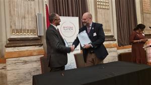 سكان توقع مذكرة تفاهم مع مسئولي رابطة المياه البريطانية للتعاون في المشروعات