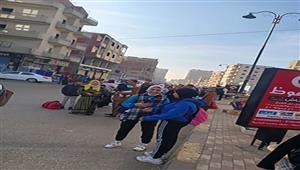 "مفيش عربيات".. تكدس الطلاب والموظفين في موقف الباجور بالمنوفية (صور)