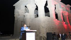 بالصور.. محافظ أسوان يفتتح فعاليات القمة العربية الأولى للتطوير المهني بمعابد فيله