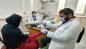 صحة المنيا: تقديم الخدمات الطبية  لـ 1990 حالة بقرية منبال خلال قافلة مجانية