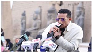 "بحبك ياعمدة".. محمد رمضان وزينة في كواليس مسلسلهما والجمهور يعلق