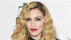 بسبب تغير ملامحها.. مادونا تثير الجدل في حفل توزيع جرامي 2023 (صور)