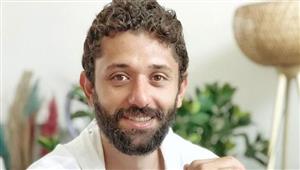 "مش باين عليا الفورمة ولا إيه".. موقف طريف بين كريم عبدالعزيز والشاب أحمد طارق