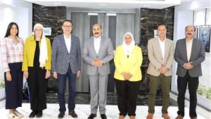 بالصور.. محافظ أسوان يلتقي رئيس الجامعة الألمانية للإعداد للمرحلة الثانية من "الهوية البصرية"