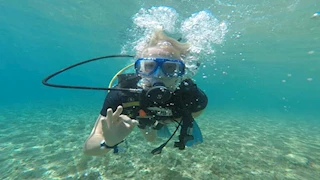 هذا ما يحدث لـ"خلايا جسمك عند الغطس في الماء البارد