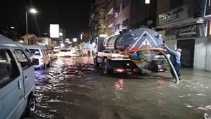 سيارات كسح المياه تنتشر بشوارع القليوبية لمواجهة آثار الطقس السيئ (صور)