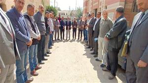 استقبلها على باب المديرية.. وكيل تعليم كفر الشيخ يقود ممرًا شرفيًا للأم المثالية - صور