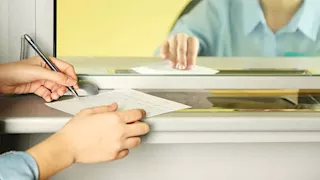في اليوم العالمي للشباب.. البنوك ترفع القيود على فتح الحسابات لمدة 15 يوما