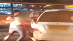 فيديو صادم لـ رجل يضرب امرأة ويضعها في سيارة.. هذا ما حدث