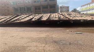 خسائر الطقس السيئ.. انهيار موقف سيارات في الدقهلية بسبب الرياح- صور