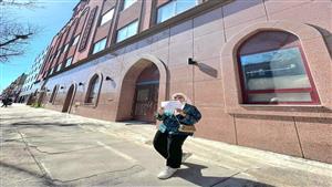 لأول مرة.. فتاة مصرية تتمكن من رفع الأذان في مدينة أمريكية (فيديو) 