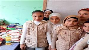 بالصور- تلميذات ببني سويف يجمعن مصروفهن لشراء كراتين رمضان وتوزيعها على البسطاء