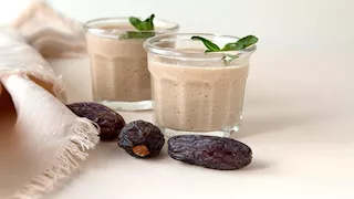 رغم فوائده.. الحليب بالتمر قد يشكل خطورة على هؤلاء في رمضان