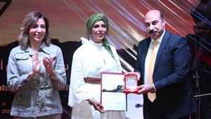 وزيرة الثقافة ومحافظ أسوان يشهدان ختام "سمبوزيوم النحت"