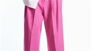 السروال القماشي ذو الطيّة يتربع على عرش الموضة النسائية