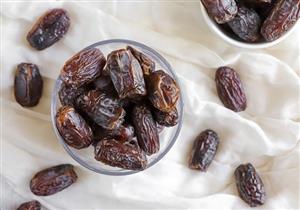 التمر على الريق- مفيد أم مضر؟