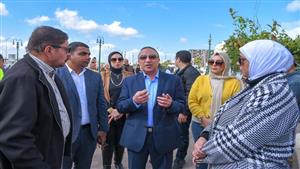 تضم 200 ألف شجرة.. قافلة خضراء تصل ديوان محافظة الإسكندرية- صور 