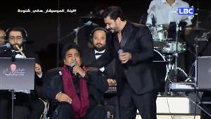 مصطفي حجاج لـ أحمد عدوية على مسرح الرياض: "مش مصدق إني واقف جمبك"