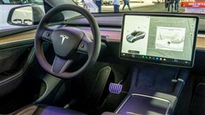 أمريكا تفتح تحقيقًا فى خلل بعجلة قيادة سيارات تسلا