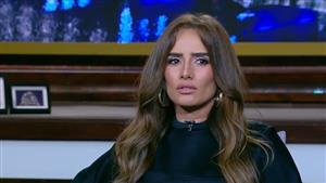 بالملاية اللف..هكذا روجت زينة لفيلمها الجديد "الإسكندراني"